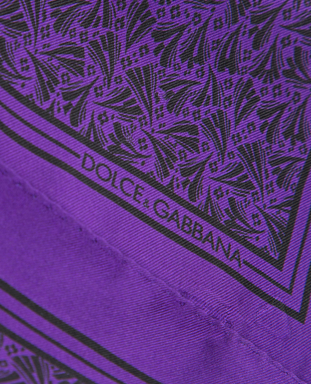 Шелковый платок Dolce&Gabbana GR412E-G0WKB, фиолетовый цвет • Купить в интернет-магазине Kameron
