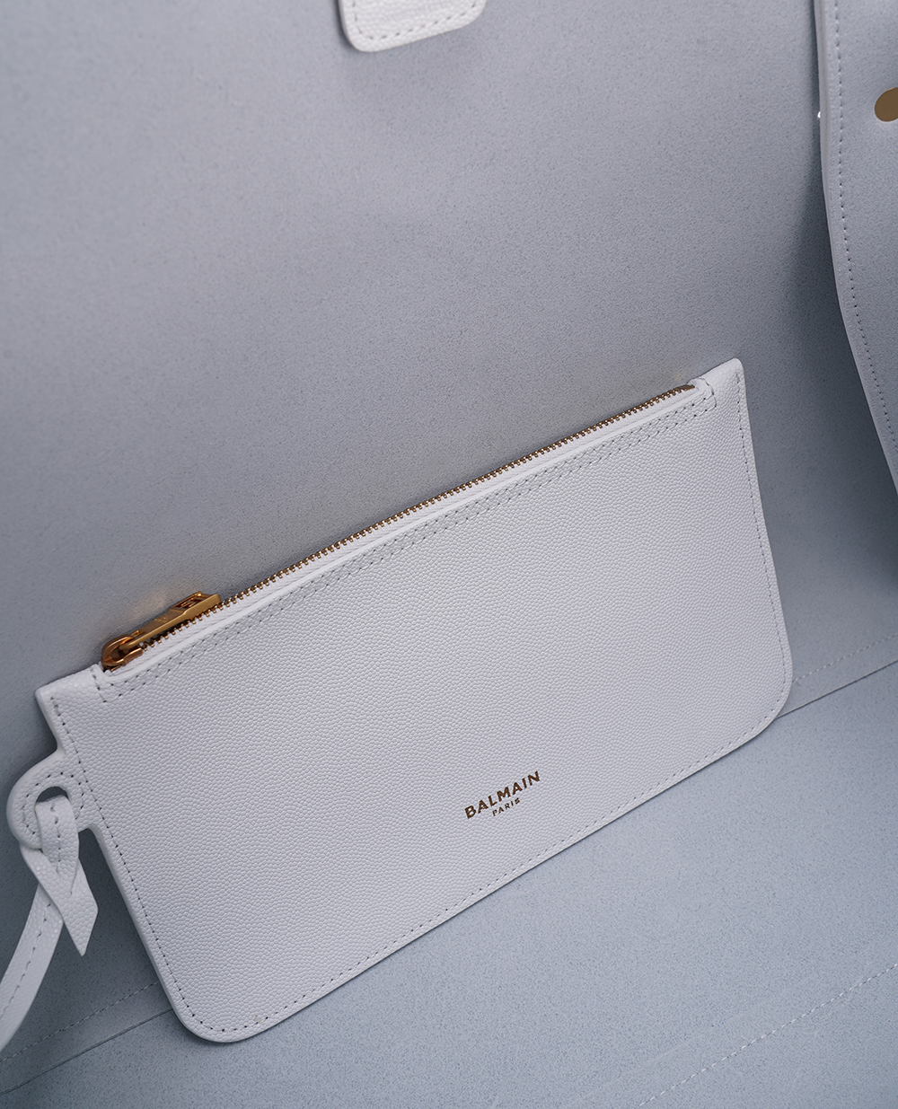 Кожаная сумка Embleme Balmain CN0FE836LGSR, белый цвет • Купить в интернет-магазине Kameron